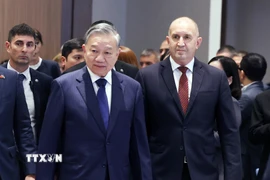 Tổng Bí thư Tô Lâm và Tổng thống Rumen Radev đến dự Diễn đàn Doanh nghiệp Việt Nam- Bulgaria. (Ảnh: Thống Nhất/TTXVN)