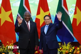 Thủ tướng Phạm Minh Chính hội kiến Tổng thống Cộng hòa Nam Phi Matamela Cyril Ramaphosa. (Ảnh: Dương Giang/TTXVN)