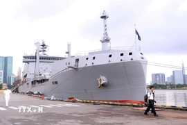 Tàu tiếp tế HMNZS Aotearoa, con tàu lớn nhất của hải quân New Zealand cập Cảng quốc tế Thành phố Hồ Chí Minh tháng 9/2023. (Ảnh: Xuân Khu/TTXVN)
