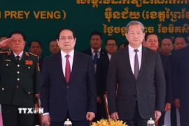 Thủ tướng Phạm Minh Chính và Thủ tướng Campuchia Hun Manet dự Lễ khai trương Cặp cửa khẩu quốc tế Tân Nam- Meun Chey. (Ảnh: Dương Giang/TTXVN)