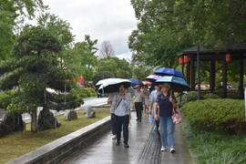 Trung Quốc thí điểm cho người nước ngoài đăng ký lưu trú trực tuyến