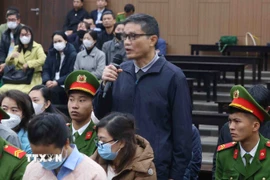 Bị cáo Nguyễn Thanh Phong, cựu Cục trưởng Cục An toàn thực phẩm, Bộ Y tế khai báo trước tòa. (Ảnh: Phạm Kiên/TTXVN)