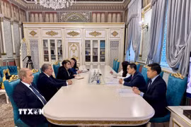 Đoàn công tác của VASS làm việc tại Viện Hàn lâm Khoa học Quốc gia Azerbaijan. (Ảnh: TTXVN phát)