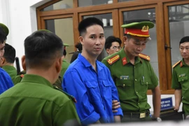 Bị cáo Lê Sỹ Tùng tại phiên tòa. (Ảnh: Công Phong/TTXVN)