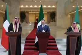 (Từ trái sang): Ngoại trưởng Kuwait Abdullah Ali al-Yahya, Ngoại trưởng Syria Asaad Hassan al-Shibani và Tổng Thư ký Hội đồng Hợp tác vùng Vịnh (GCC) Jassim Mohammed al-Budaiwi trong cuộc họp báo tại Damascus, ngày 30/12/2024. (Ảnh: EPA/TTXVN)