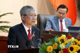 Chủ tịch Hội đồng Nhân dân thành phố Đà Nẵng Nguyễn Đức Dũng phát biểu tại Kỳ họp. (Ảnh: Quốc Dũng/TTXVN)
