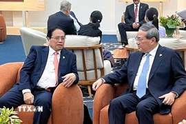 Thủ tướng Phạm Minh Chính gặp Thủ tướng Trung Quốc Lý Cường. (Ảnh: TTXVN)
