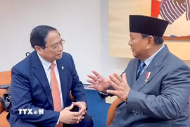 Thủ tướng Phạm Minh Chính gặp Tổng thống Indonesia Prabowo Subianto. (Ảnh: TTXVN)