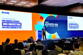 Đại diện Vinamilk, ông Nguyễn Quang Trí - Giám đốc điều hành Marketing - chia sẻ về đột phát 6 HMO trong sản phẩm sữa bột trẻ em Vinamilk Optimum tại diễn đàn lớn nhất châu Á về cơ hội phát triển trong ngành thực phẩm, đồ uống và dinh dưỡng (Ảnh: Hồng Nhân)