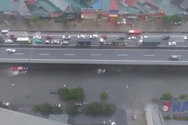 Sáng 7/10, Hà Nội mưa lớn, nhiều tuyến phố sắp biến thành sông