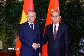 Tổng Bí thư, Chủ tịch nước Tô Lâm hội kiến Ủy viên trưởng Nhân đại toàn quốc Trung Quốc Triệu Lạc Tế. (Ảnh: Thống Nhất/TTXVN)