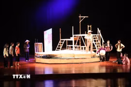Vở kịch nói "Bến nước thời gian" của Nhà hát Tuổi trẻ tại Liên hoan. (Ảnh: Quân Trang/TTXVN)