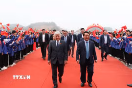 Đồng chí Đỗ Văn Chiến, Ủy viên Bộ Chính trị, Phó Chủ tịch Thường trực Quốc hội, dự lễ thông xe. (Ảnh: Đức Thọ/TTXVN)