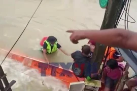 Thái Lan: Nước lũ cuồn cuộn tàn phá nghiêm trọng 9 tỉnh miền Nam