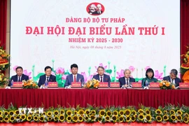 Đoàn Chủ tịch điều hành Đại hội. (Ảnh: Phạm Kiên/TTXVN)