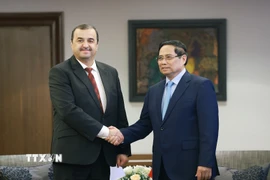 Thủ tướng Phạm Minh Chính tiếp ông Mohamed Arkab, Bộ trưởng Bộ Năng lượng Algeria. (Ảnh: Dương Giang/TTXVN)