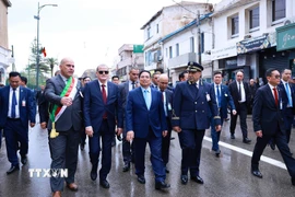 Thủ tướng Phạm Minh Chính thăm Đại lộ Hồ Chí Minh tại thủ đô Alger, Algeria. (Ảnh: Dương Giang/TTXVN)