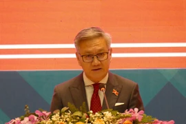 Bộ trưởng Ngoại giao Lào Thongsavanh Phomvihane phát biểu tại cuộc họp báo. (Ảnh: Xuân Tú/TTXVN)