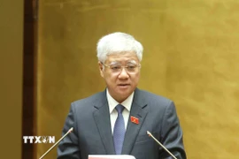 Đồng chí Đỗ Văn Chiến, Ủy viên Bộ Chính trị, Bí thư Trung ương Đảng, Chủ tịch Ủy ban Trung ương Mặt trận Tổ quốc Việt Nam trình bày Báo cáo tổng hợp ý kiến, kiến nghị của cử tri và Nhân dân gửi đến Kỳ họp thứ 10, Quốc hội khóa XV. (Ảnh: Phương Hoa/TTXVN)