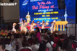 Hội người Hải Phòng tại Đức kỷ niệm 70 năm giải phóng thành phố hoa phượng đỏ