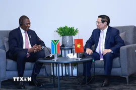 Thủ tướng Phạm Minh Chính gặp Phó Tổng thống Nam Phi Paul Mashatile. (Ảnh: Dương Giang/TTXVN)