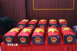 Các hài cốt liệt sỹ sau khi quy tập được đưa về quàn tại Nhà tưởng niệm trong khuôn viên Công viên Lê Thị Riêng. (Ảnh: Xuân Khu/TTXVN)