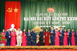 Ban Chấp hành Đảng bộ xã Xuân Khê khóa 28, nhiệm kỳ 2025-2030 ra mắt Đại hội. (Ảnh: Thanh Tuấn/TTXVN)