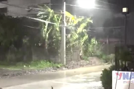 Cận cảnh siêu bão Fung-wong đổ bộ vào Philippines gây mưa to, gió giật