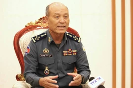Đại tướng Sao Sokha, Tư lệnh Bộ Tư lệnh Hiến binh, Phó Tổng Tư lệnh Lực lượng Vũ trang Hoàng gia Campuchia (RCAF) trả lời phỏng vấn. (Ảnh: Quang Anh/TTXVN)