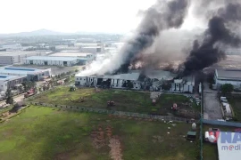 Vĩnh Phúc: Khói đen ngùn ngụt từ đám cháy tại khu công nghiệp Bá Thiện II