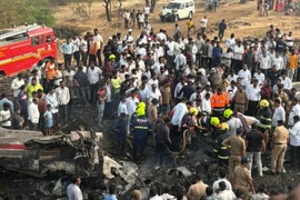 Hiện trường vụ rơi máy bay. (Nguồn: indianexpress.com)