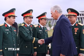 Bí thư Thứ nhất, Chủ tịch nước Cuba Miguel Díaz-Canel Bermúdez với các đại biểu. (Ảnh: Văn Điệp/TTXVN)