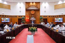 Thủ tướng Phạm Minh Chính chủ trì họp Thường trực Chính phủ để rà soát tình hình triển khai tiến độ các dự án đường sắt. (Ảnh: Dương Giang/TTXVN)