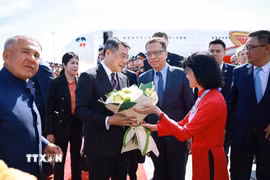 Thủ tướng Lê Minh Hưng đến thành phố Kazan, Cộng hòa Tatarsta, Liên bang Nga bắt đầu chuyến tham dự Hội nghị Cấp cao Kỷ niệm 35 năm quan hệ ASEAN-Nga. (Ảnh: Dương Giang/TTXVN)