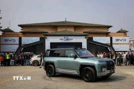 Sản phẩm xe điện của Hãng sản xuất ôtô Trung Quốc BYD được giới thiệu tại tuần lễ công nghệ cao ở Kathmandu, Nepal ngày 26/2/2025. (Ảnh: THX/TTXVN)
