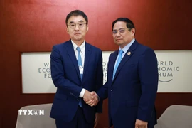 Thủ tướng Phạm Minh Chính tiếp ông Tetsuya Watanabe, Chủ tịch Viện Nghiên cứu kinh tế ASEAN và Đông Á (ERIA). (Ảnh: Dương Giang/TTXVN)