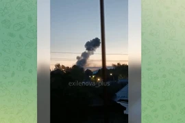 Khói bốc lên từ vụ tấn công. (Nguồn: Telegram)