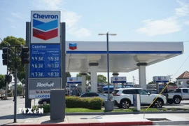 Một trạm xăng của tập đoàn Chevron tại El Monte, Los Angeles, California, Mỹ. (Ảnh: THX/TTXVN)