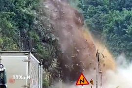 Hiện trường vụ sạt lở đá tại xã Sốp Cộp, tỉnh Sơn La. (Ảnh: TTXVN phát)