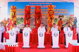 Nghi thức khởi công Dự án đầu tư, xây dựng đường liên cảng, tổng mức đầu tư 2.659 tỷ đồng. (Ảnh: Sỹ Tuyên/TTXVN)
