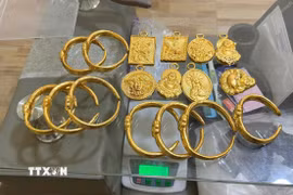 Tang vật vụ buôn lậu vàng bị thu giữ. (Ảnh: TTXVN phát)