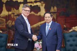Thủ tướng Phạm Minh Chính tiếp ông Antoine Colin, Phó Chủ tịch cấp cao, phụ trách toàn cầu về chuyển đổi số và chuỗi cung ứng của Tập đoàn HP (Hoa Kỳ). (Ảnh: Dương Giang/TTXVN)