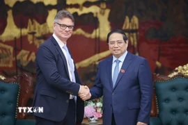 Thủ tướng Phạm Minh Chính tiếp ông Antoine Colin, Phó Chủ tịch cấp cao, phụ trách toàn cầu về chuyển đổi số và chuỗi cung ứng của Tập đoàn HP (Hoa Kỳ). (Ảnh: Dương Giang/TTXVN)