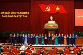 Tổng Bí thư, Chủ tịch nước Tô Lâm trao Quyết định chỉ định tham gia Ban Chấp hành, Ban Thường vụ, Bí thư, Phó Bí thư Đảng ủy các cơ quan Đảng Trung ương nhiệm kỳ 2025-2030. (Ảnh: Thống Nhất/TTXVN)