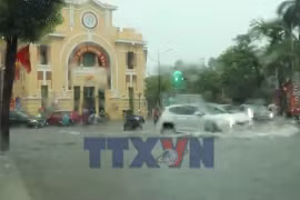 Mưa lớn gây ngập nhiều tuyến phố nội thành Hải Phòng