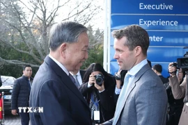 Tổng Bí thư Tô Lâm thăm Trung tâm trải nghiệm - Trụ sở Công ty Nokia