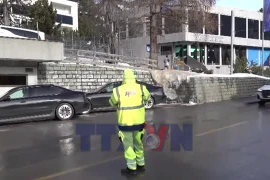 Hàng trăm người siêu giàu yêu cầu được đánh thuế