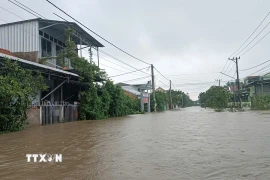 Nước lũ từ sông Bồ gây ngập sâu khu dân cư ở phường Kim Trà, thành phố Huế. (Ảnh: Hải Âu/TTXVN)