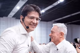 Ông Miguel Uribe (trái). (Nguồn: Colombia Reports)