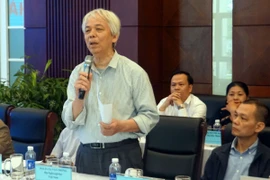 Các nhà khoa học, nhà nghiên cứu phát biểu tại hội thảo. (Ảnh: Trịnh Bang Nhiệm/TTXVN)